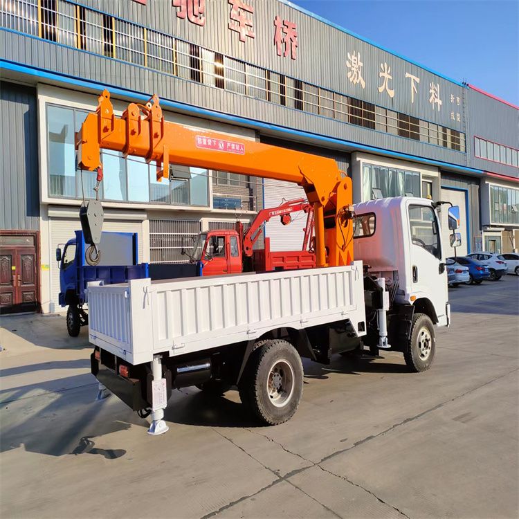 玉树市三轮随车吊定制 农用改装机自备吊中瑞长期出售